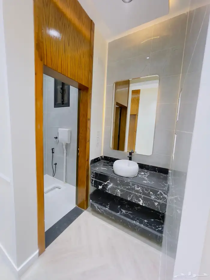 للبيع شقق تمليك ارضي بحوش مدخل سيارة حي الموسى 12