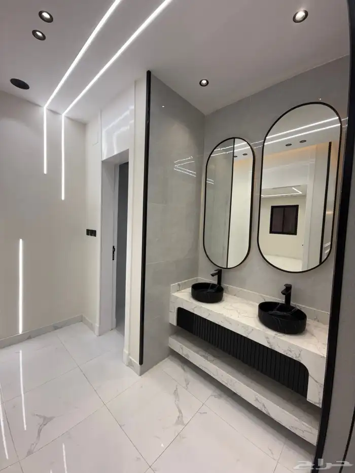 للبيع دور أرضي بحوش وشقق علويه بسطح حي الضيافه خميس مشيط 5