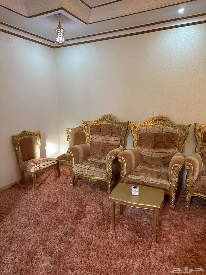 للبيع كنب كلاسيك مع الفرشه 3