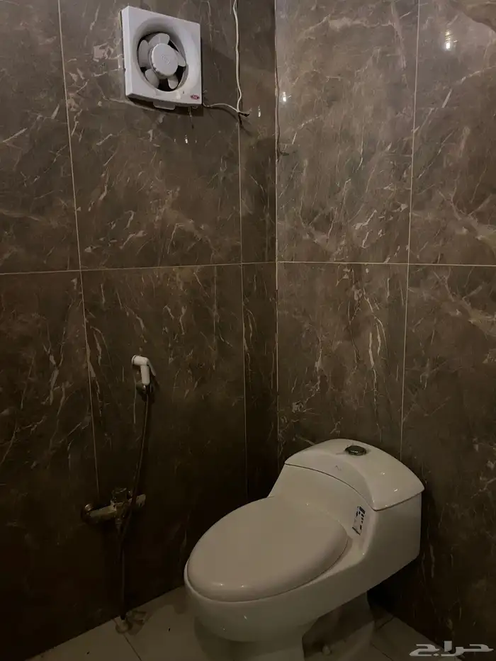 إعلان عرض بيع محتويات مخيم 2