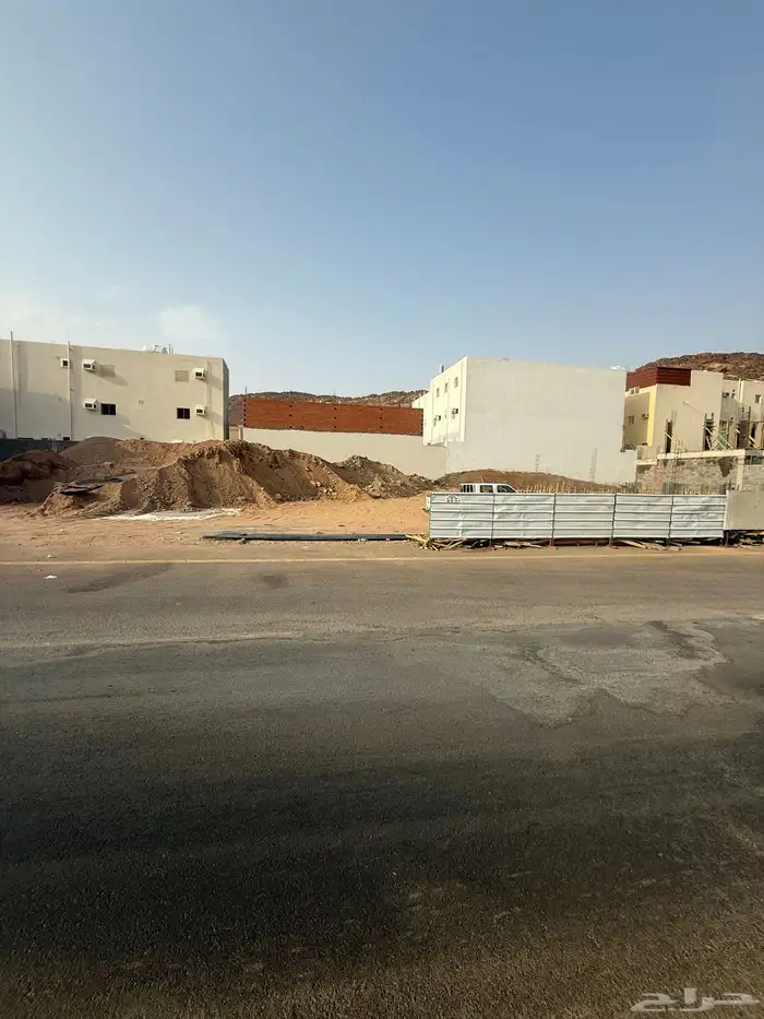 للبيع ارض تجارية في مخطط السلام م623 شارع35م شمالي 24