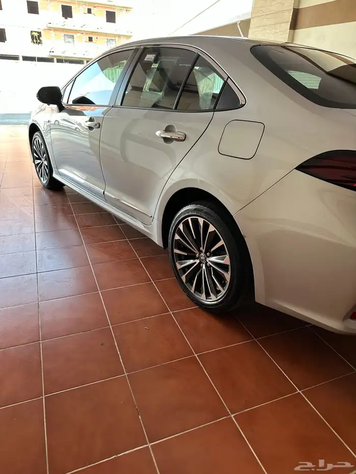 كورولا 2024 GLI هايبرد اعلى فئة - ممشى قليل - شبه وكالة 38