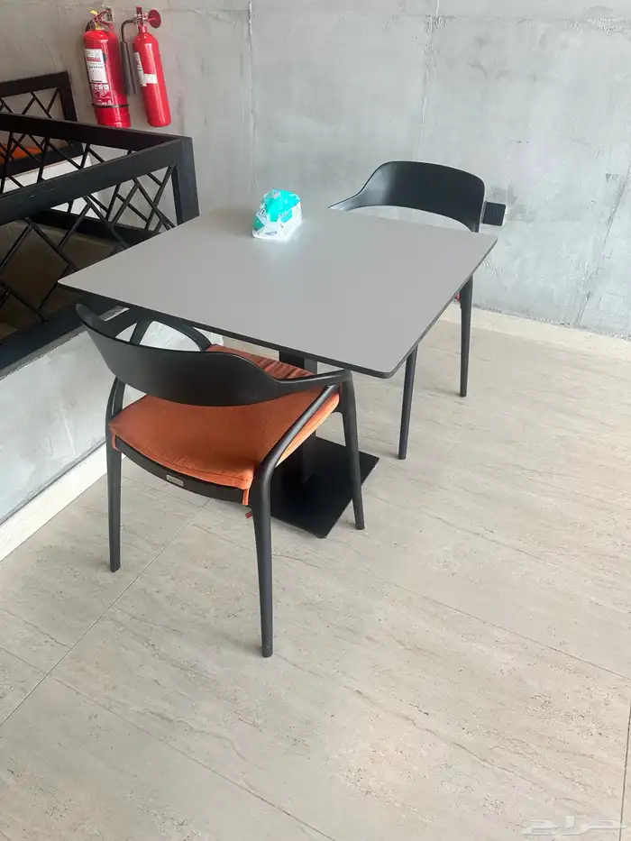 للبيع طاولات 1