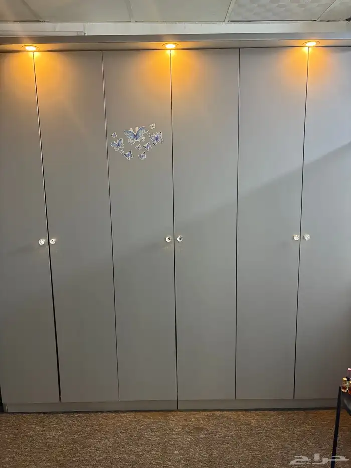 دولاب نظيف للبيع بكامل اغراضه 5