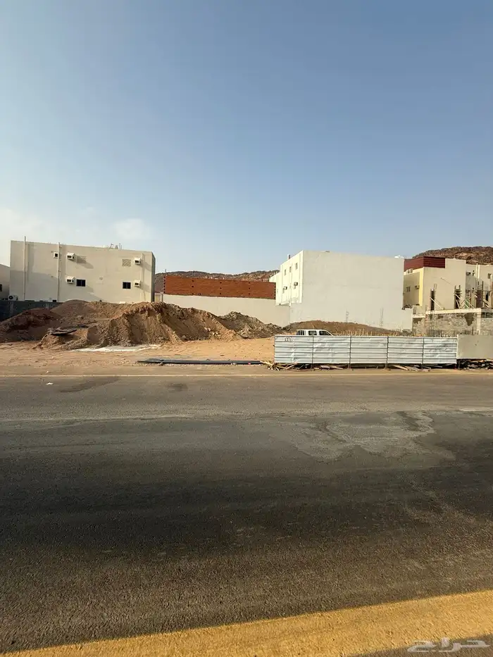 للبيع ارض تجارية في مخطط السلام م623 شارع35م شمالي 14