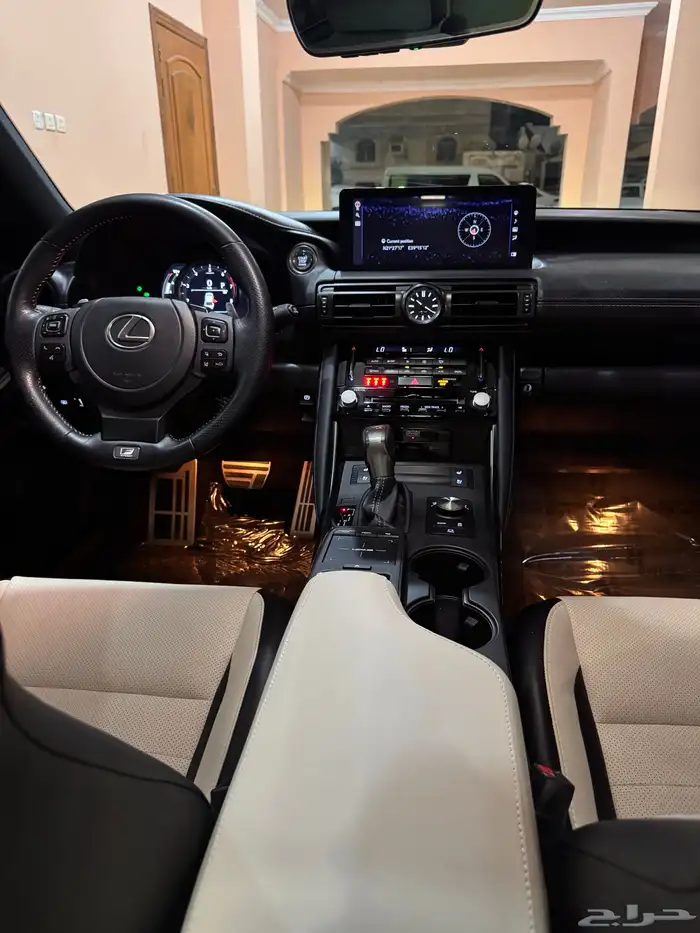 لكزس IS 350 F Sport 2023 36