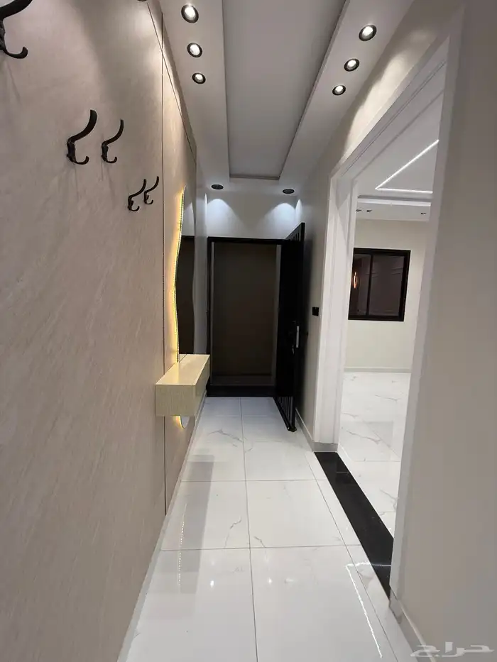 للبيع دور أرضي بحوش وشقق علويه بسطح حي الضيافه خميس مشيط 10