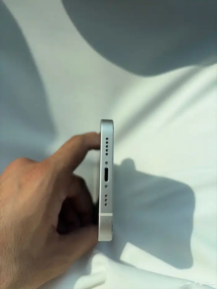 ايفون 13   128قيقا   نظيف ما انفك 4