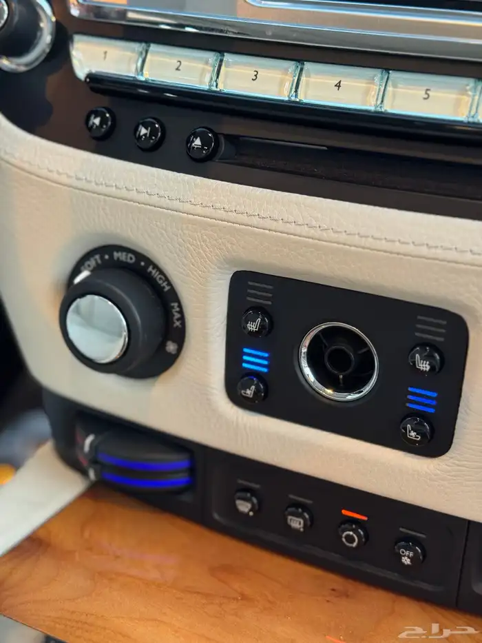 رولزرويس قوست 2014 - مخزن - ممشى 28 الف كيلومتر فقط 17