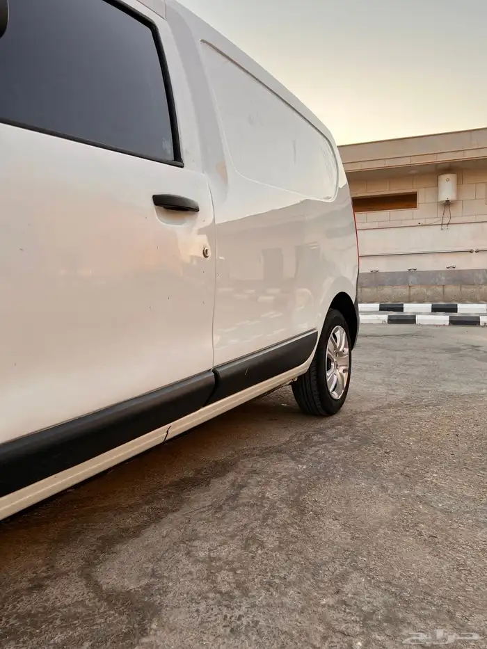 رينو دوكار فان 7