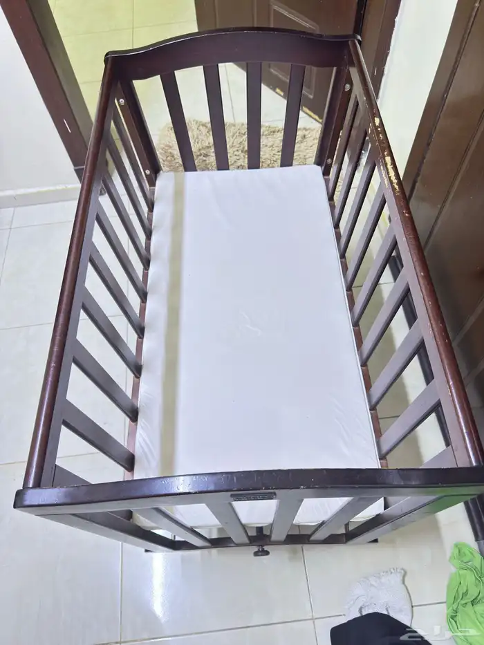 سرير أطفال بحالة جيدة 1