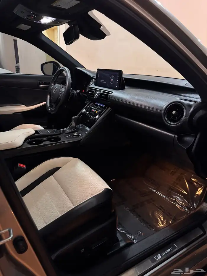 لكزس IS 350 F Sport 2023 28