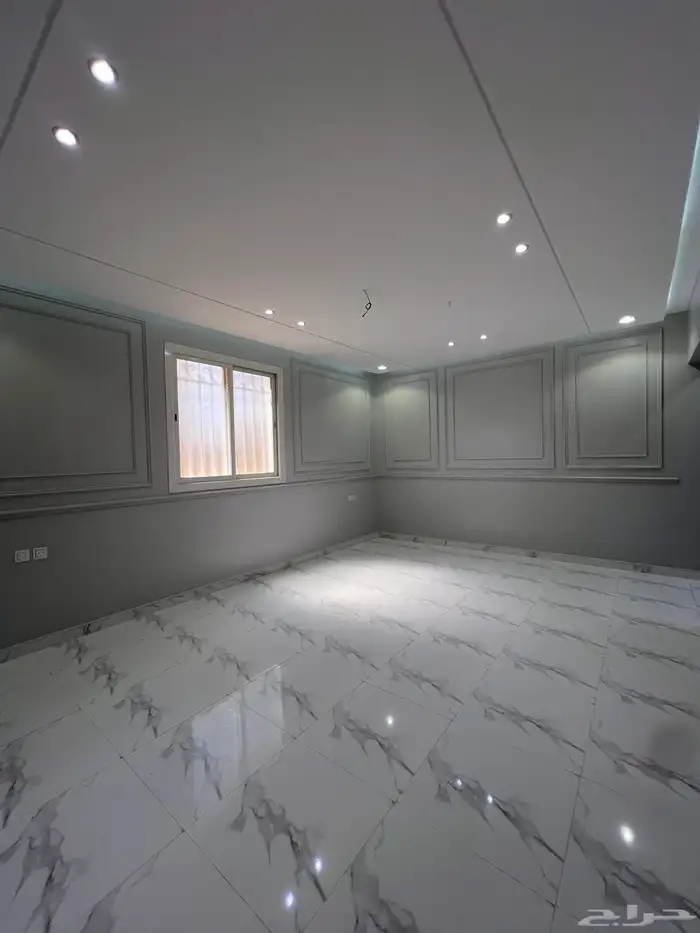 اخر روف بملحق للبيع بحي النعمان قرب الرصراص والقاعدة الجوية 26