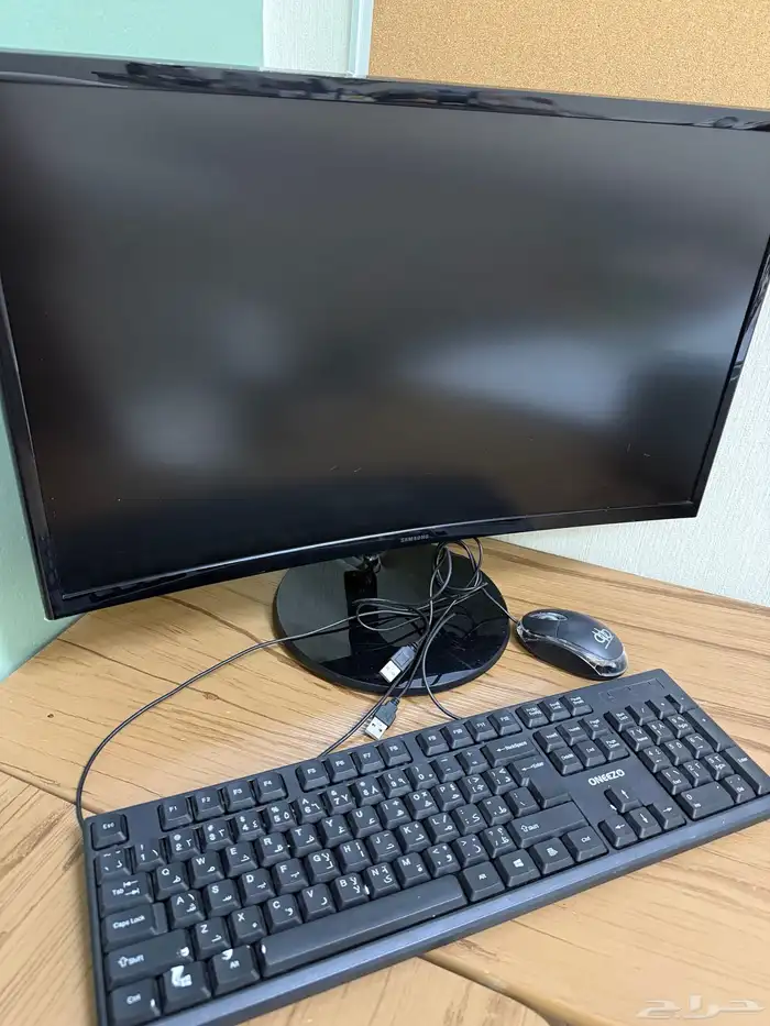شاشة كمبيوتر وكيبورد وماوس للبيع 0