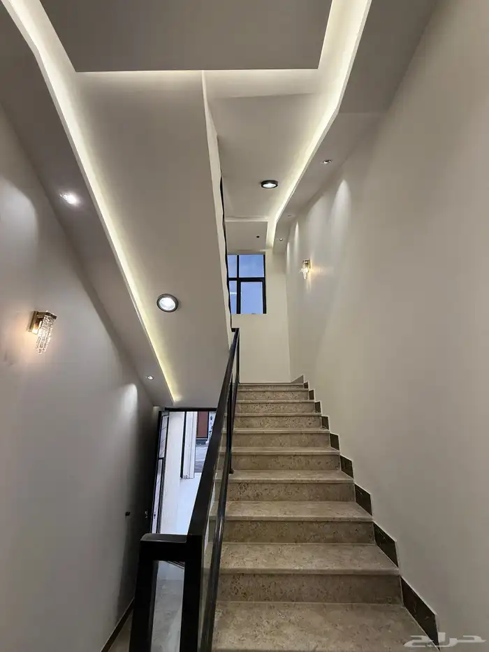 للبيع ارواف ارضيه وارواف علويه ببايكة سيارة ابها حي الزهور 32