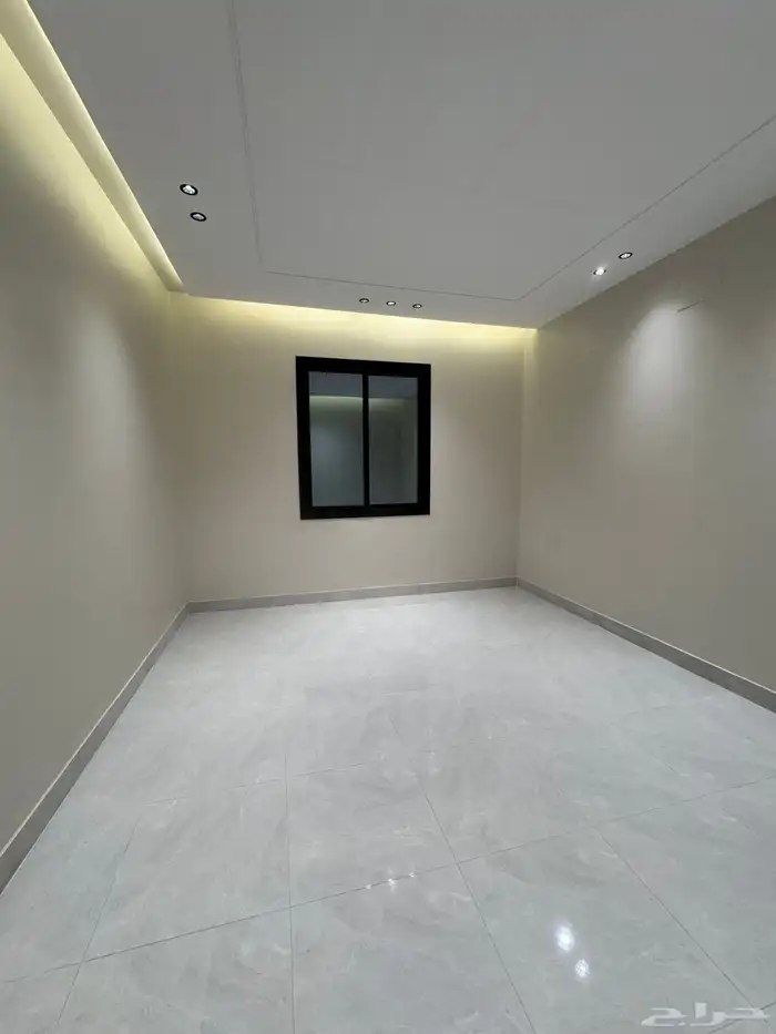 للبيع ادوار علويه مع سطح مداخل مستقله تماما بالمحاله ابها 22