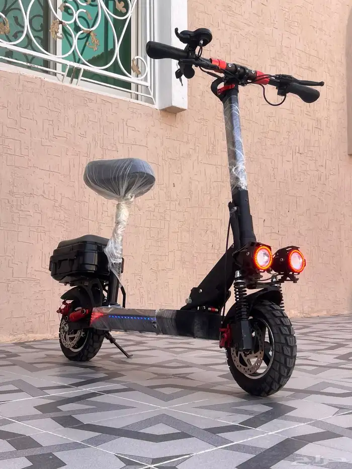 سكوتر السعر 800  نضيف بدون السله اللي ورا قدله معي شهر 5