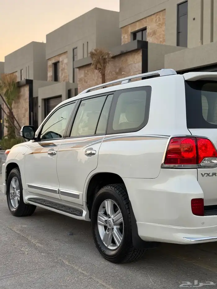 لاندكروزر VXR 2015 بريمي ( وكالة ) 5