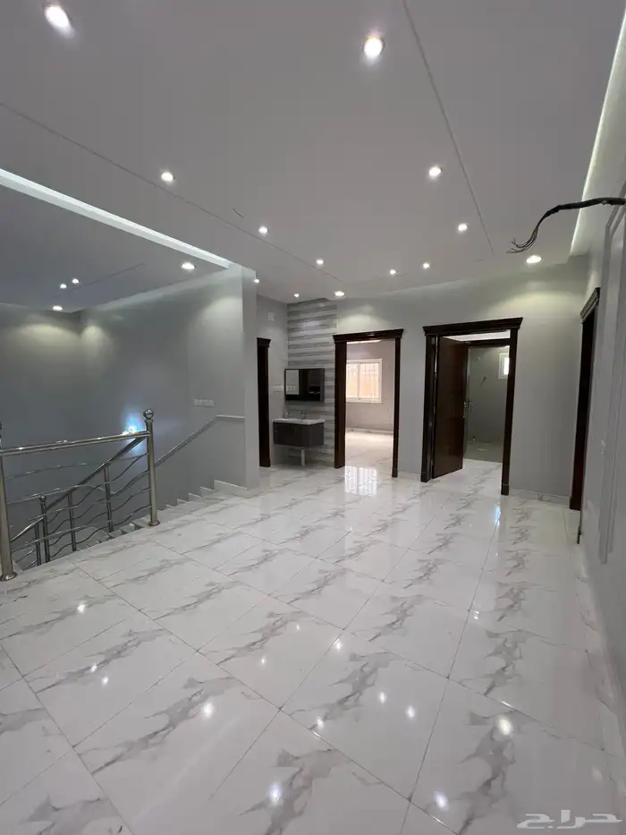 اخر روف بملحق للبيع بحي النعمان قرب الرصراص والقاعدة الجوية 42