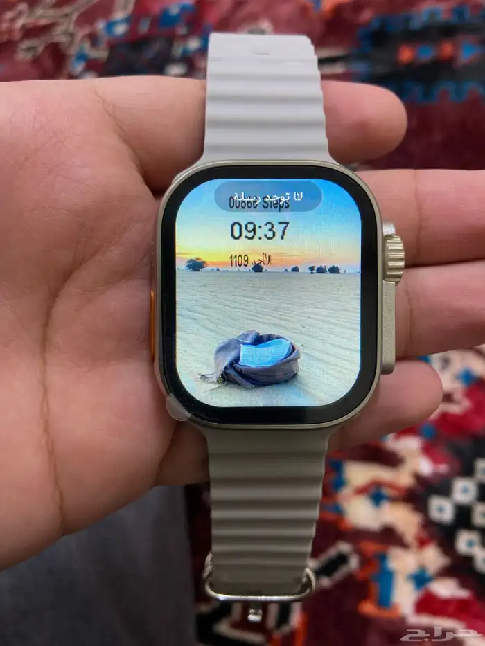 ساعة شبيهة ابل 5