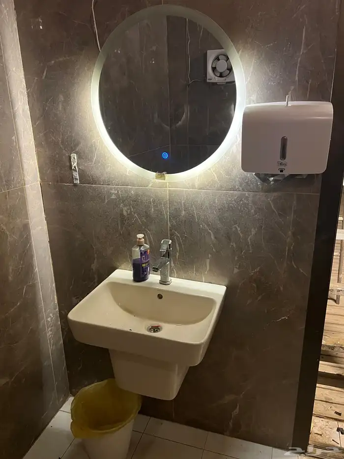 إعلان عرض بيع محتويات مخيم 3