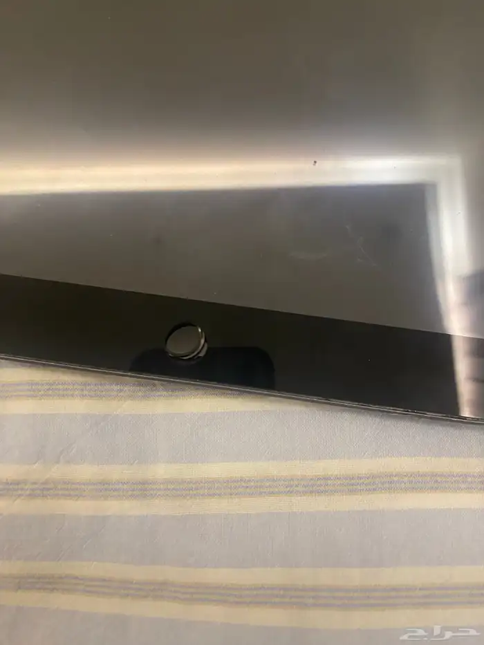 ايباد كان مكسور و تصلح الكسر كان شاشه و الحين يشتغل كنه 2