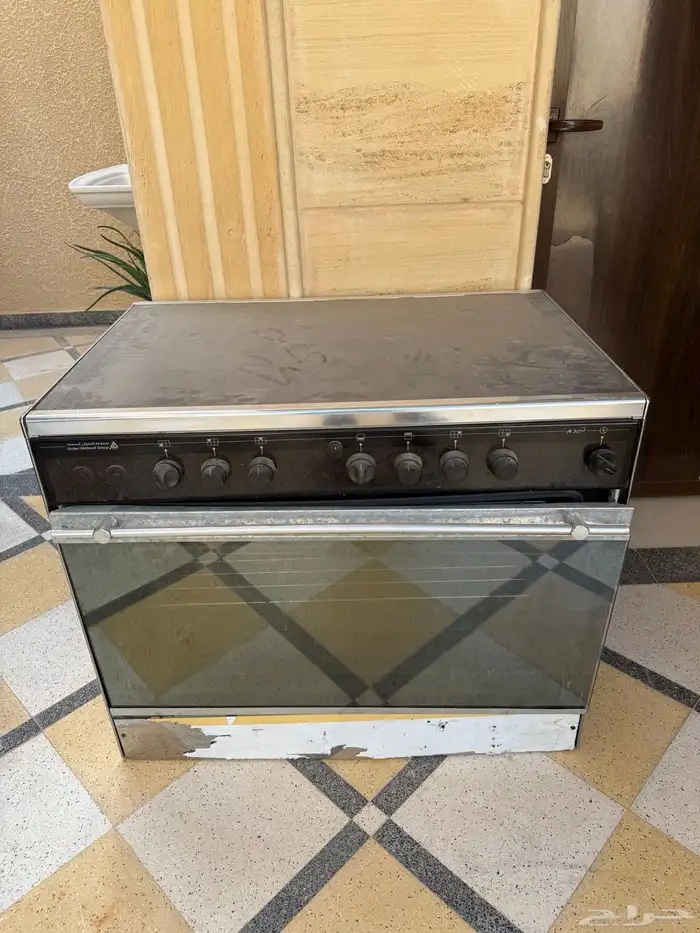 فرن المتبولي شغال ونضيف وكل أغراضه موجوده 2