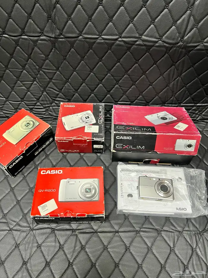 للبيع كاميرات ديجتال كمية كبيرة جديدة ومستخدمة 10