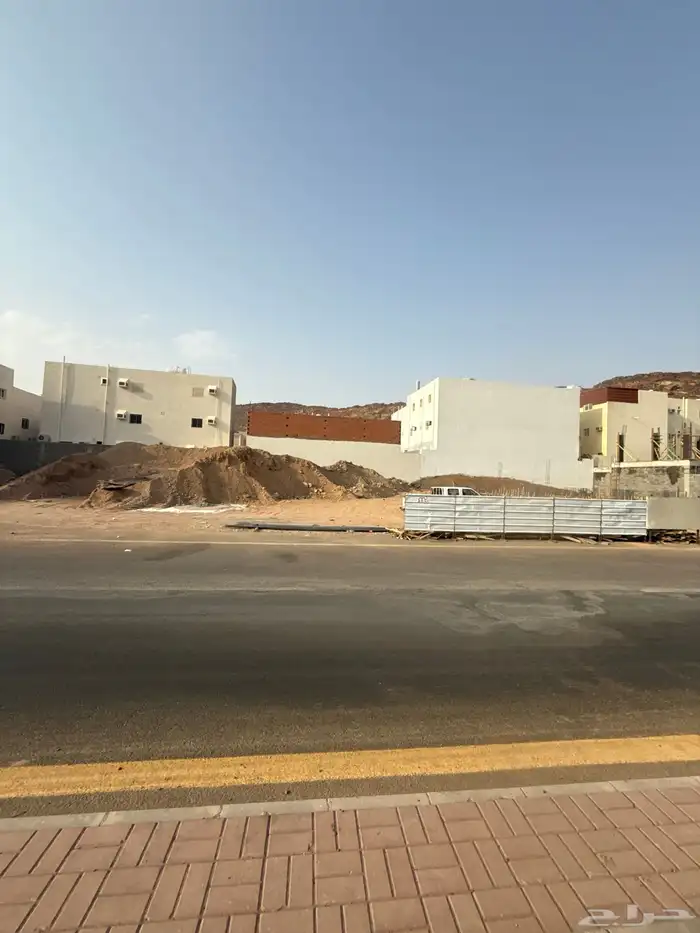 للبيع ارض تجارية في مخطط السلام م623 شارع35م شمالي 9