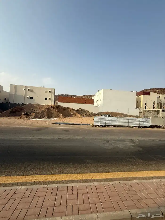 للبيع ارض تجارية في مخطط السلام م623 شارع35م شمالي 4