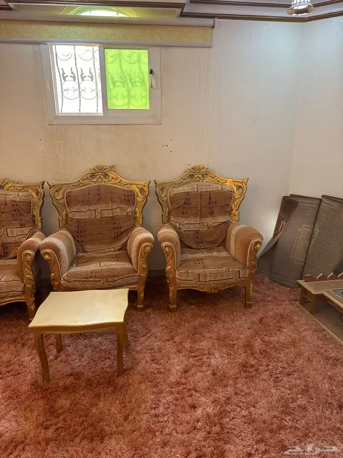 للبيع كنب كلاسيك مع الفرشه 4