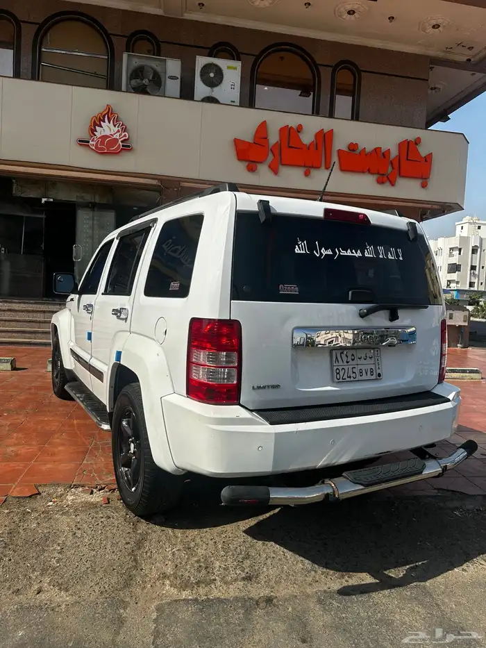 للبيع  جيب ليبرتي 2012   بحالة ممتازة 3