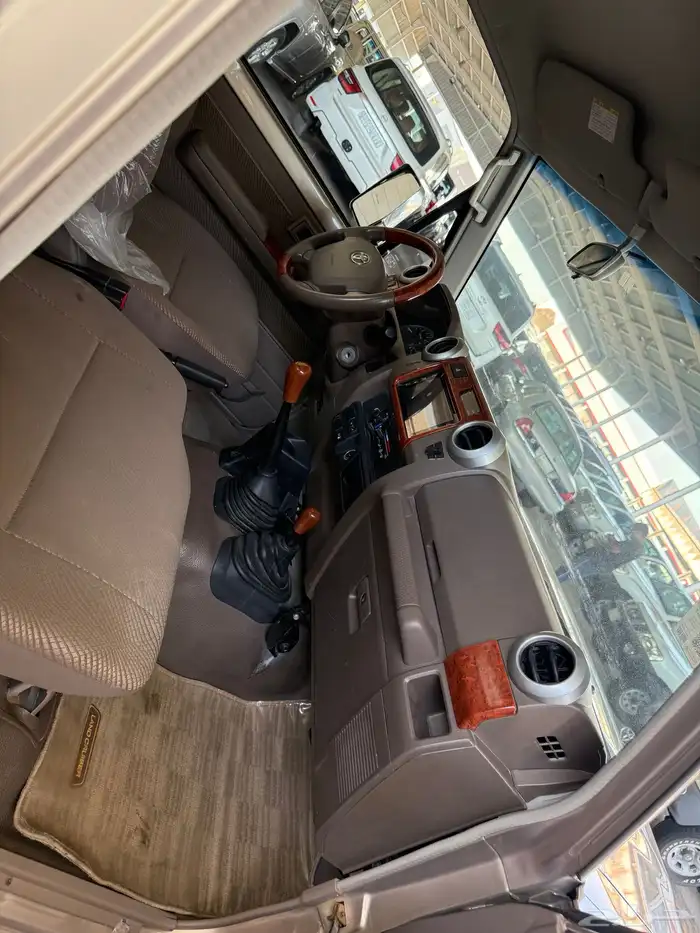 تويوتا شاص بريمي رفرف موديل 2016 18