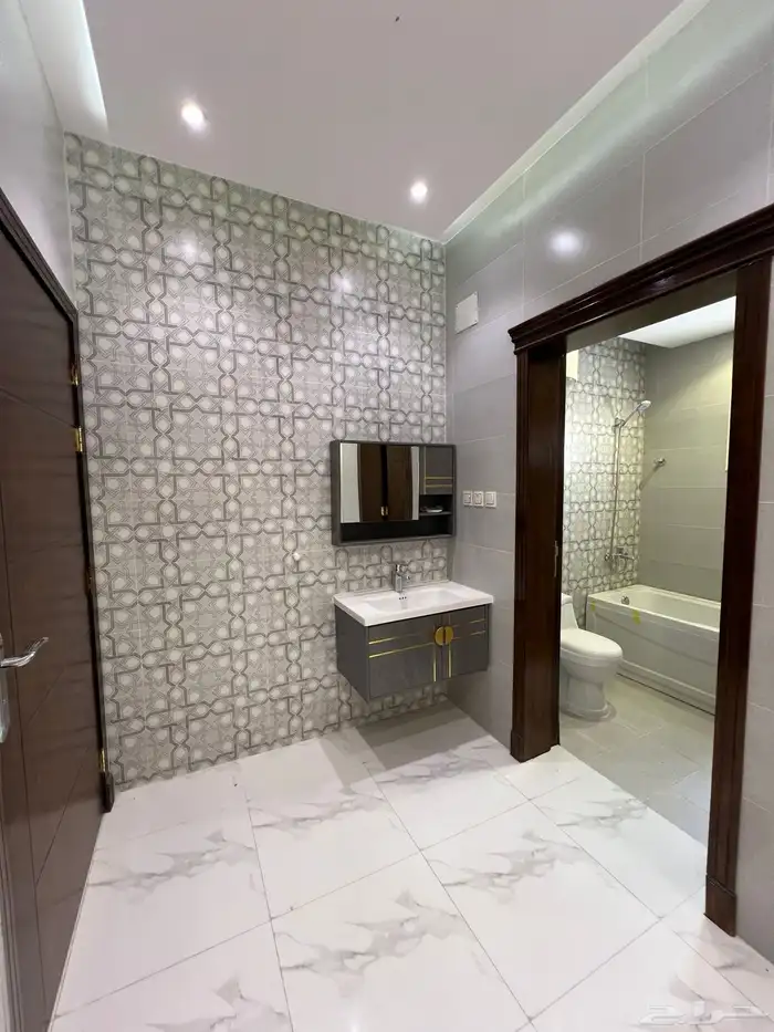 اخر روف بملحق للبيع بحي النعمان قرب الرصراص والقاعدة الجوية 29