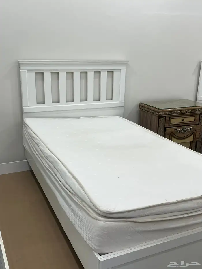 سرير مع كومدينة 2