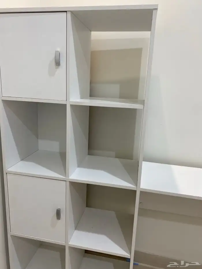 مكتب خشبي لون ابيض استعمال خفيف ونظيف 2