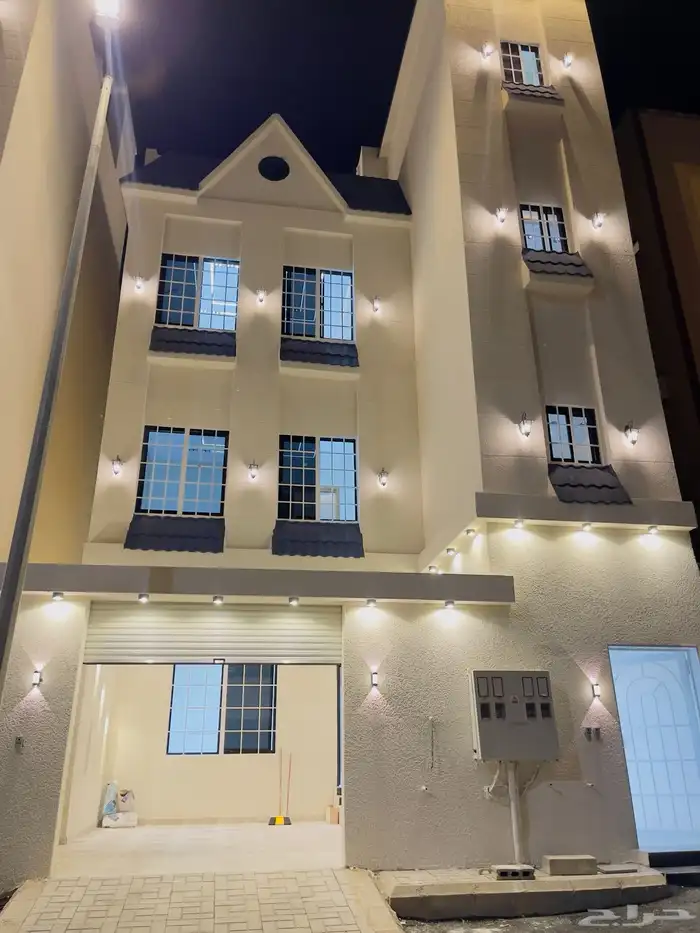 للبيع شقق تمليك ارضي بحوش مدخل سيارة حي الموسى 1