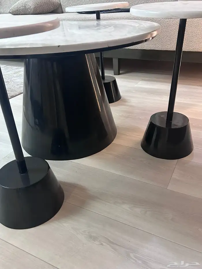 طاوله دراسه 100 و طاوله استقبال مع 3 خدمه 200 2