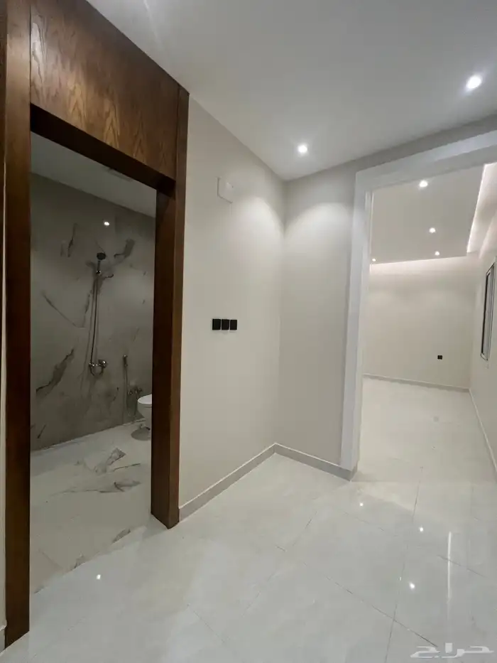 للبيع فيلا دورين وملحق حي العزيزية مكتملة الخدمات 19