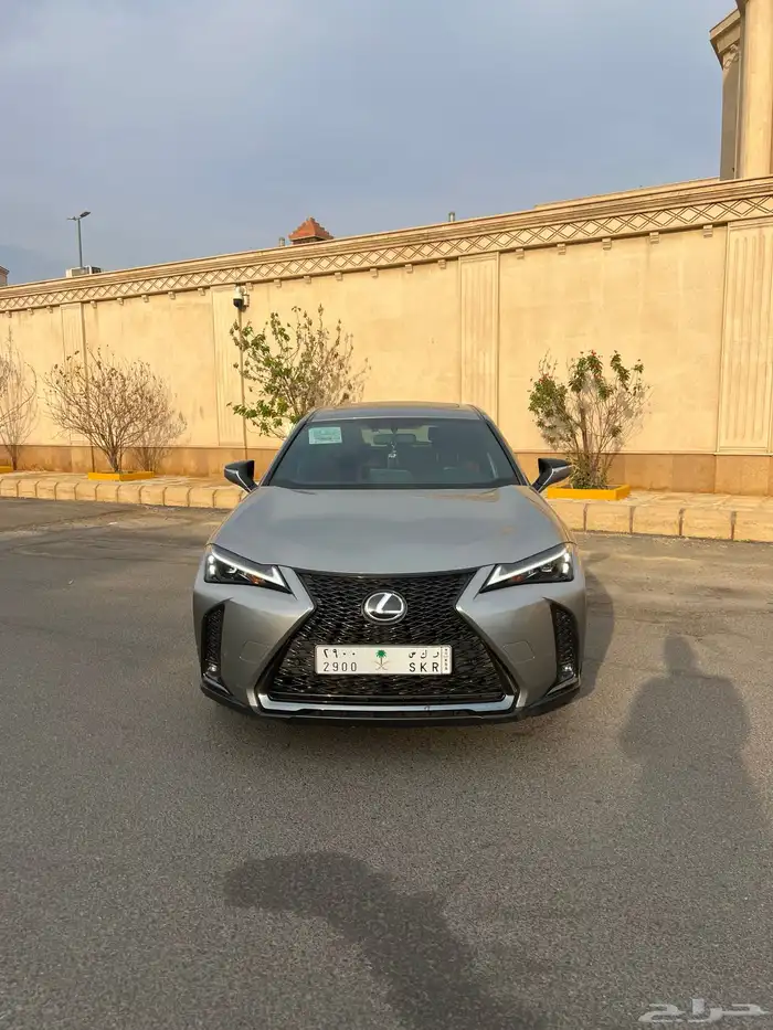 لكزس UX موديل 2023 مخزن ممشى قليل 1