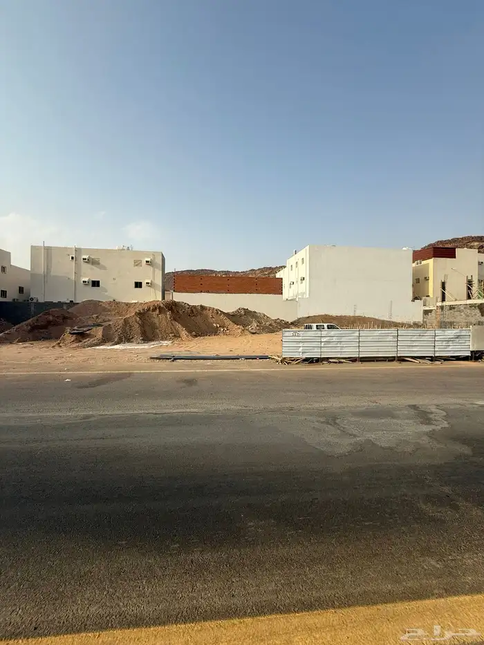 للبيع ارض تجارية في مخطط السلام م623 شارع35م شمالي 12