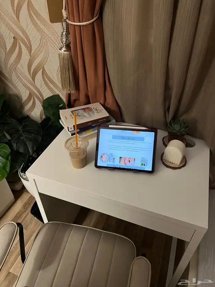 مكتب دراسي شبه جديد 0