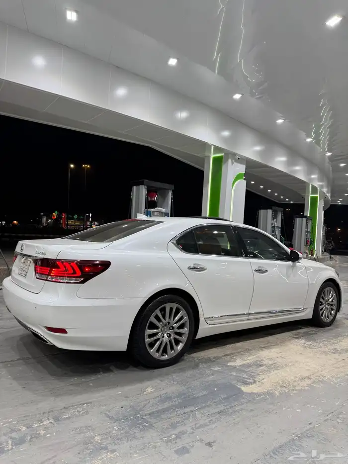 لكزس LS460 2015 وكالة 11