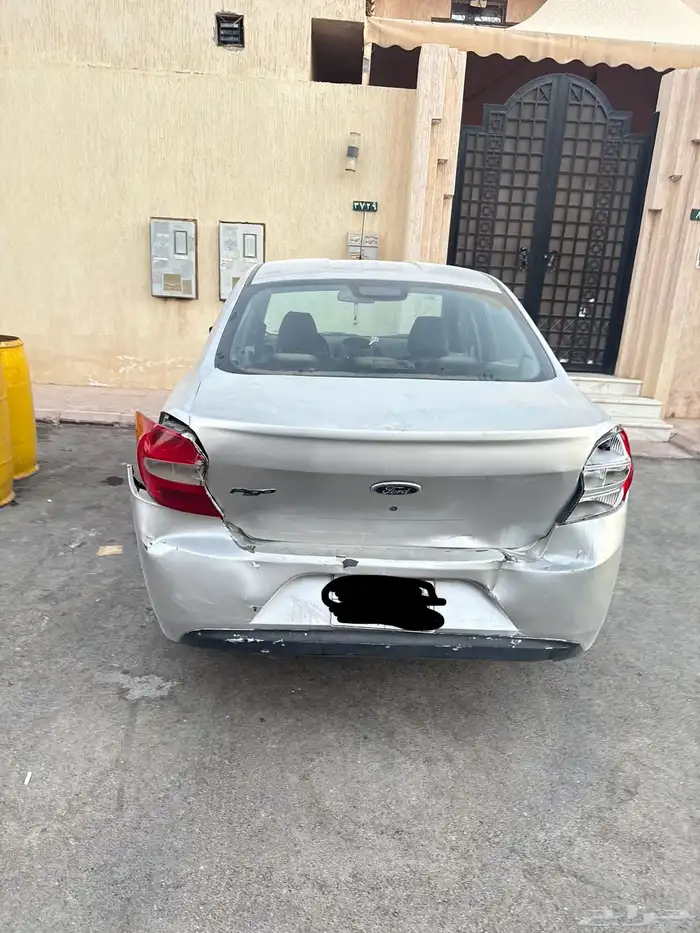 فورد فيجو 2018 مصدومه من الخلف البيع علي السوم 0