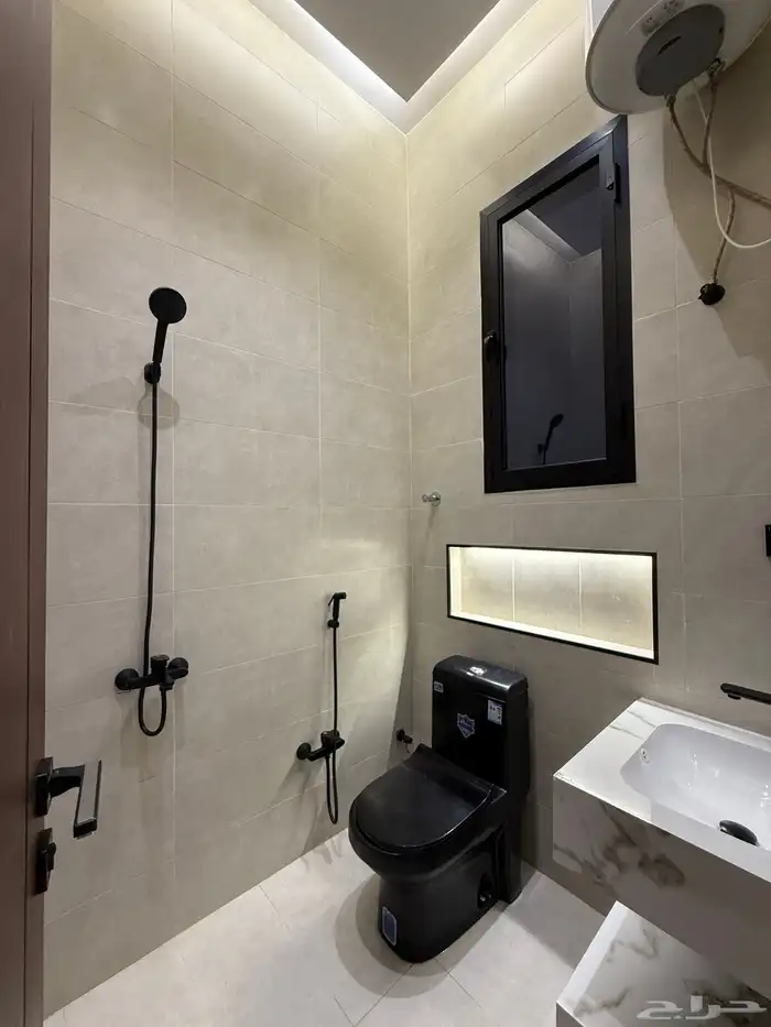 للبيع ارواف ارضيه وارواف علويه ببايكة سيارة ابها حي الزهور 25