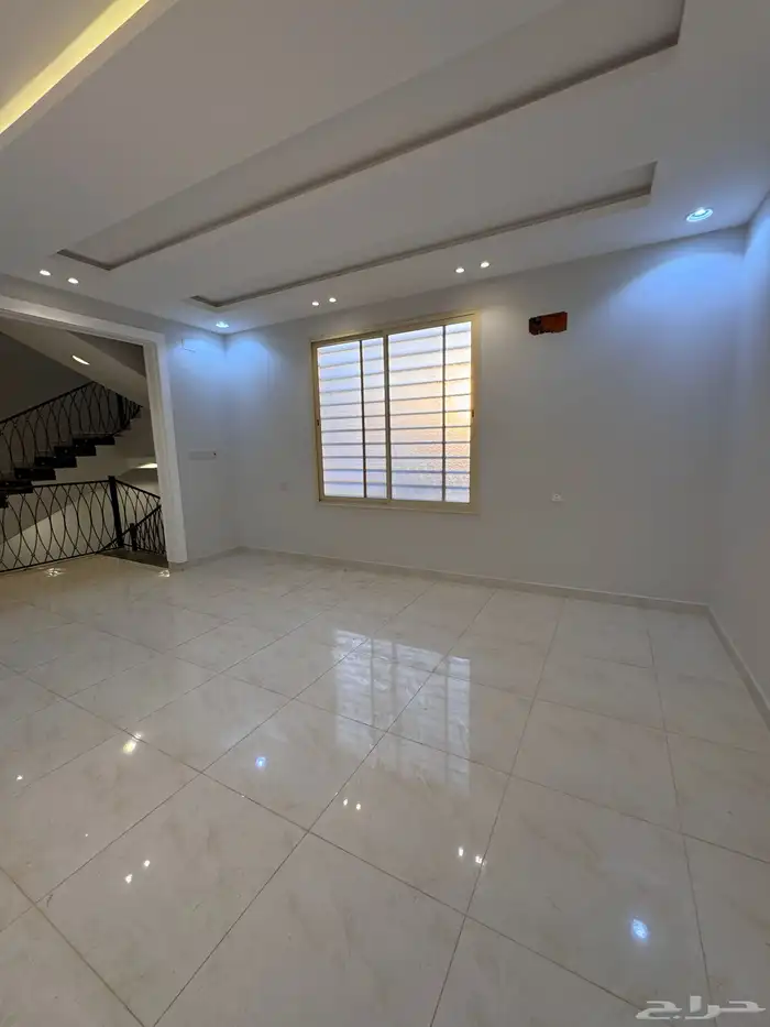 للبيع فيلا مستقله دورين وملحق من 840 الف شمال الخميس 18