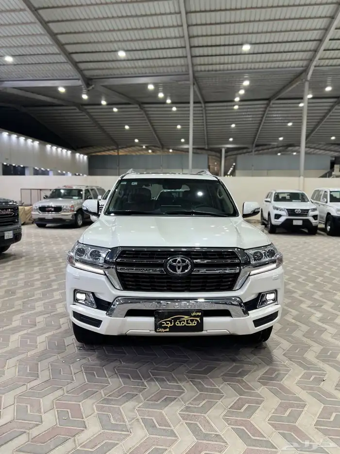 تويوتا لاندكروزر 2021 وارد الساير ماشي 69 الف قمة فالنظافة 0