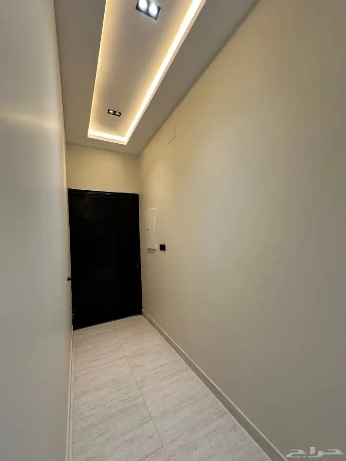 للبيع شقه ارضيه بمدخل سياره قريبه من مطار ابها 9