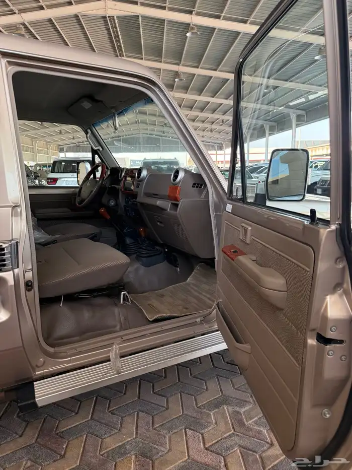 تويوتا شاص بريمي رفرف موديل 2016 17