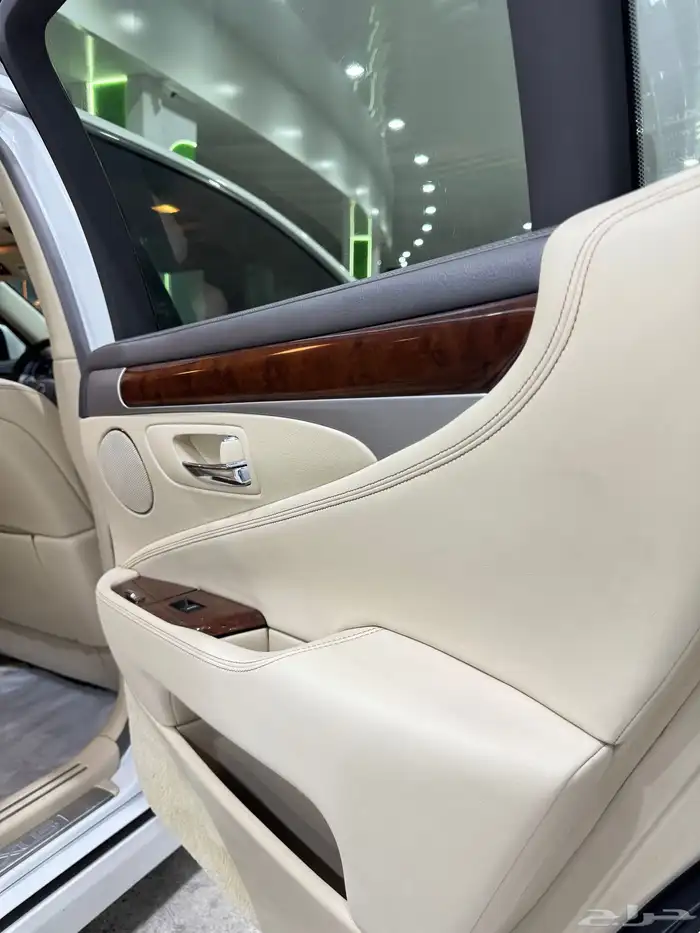 لكزس LS460 2015 وكالة 49